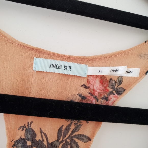 🎉3/$39 Kimchi Blue Floral Sleeveless Blouse - Picture 2 of 12